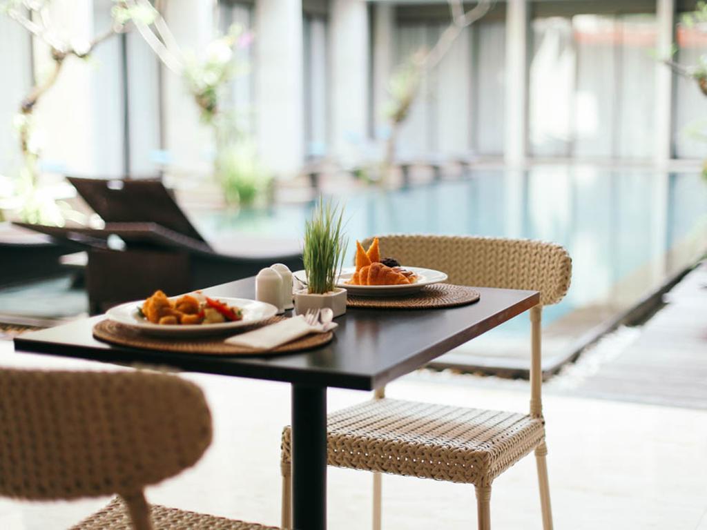 Hotel Terrace At Kuta Легиан Экстерьер фото